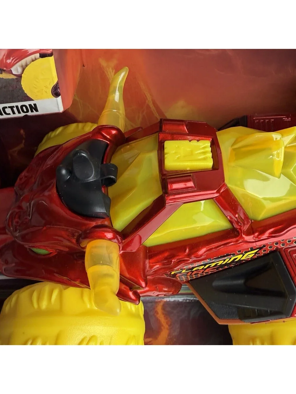 Dickie Toys Flaming Fire Monster Truck Steam Effect Light Sound Rubber Tires 3+
